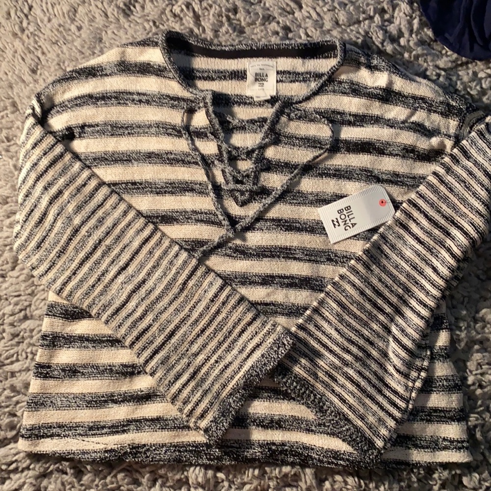 Billabong lightweight sweater - medium new w/ tags